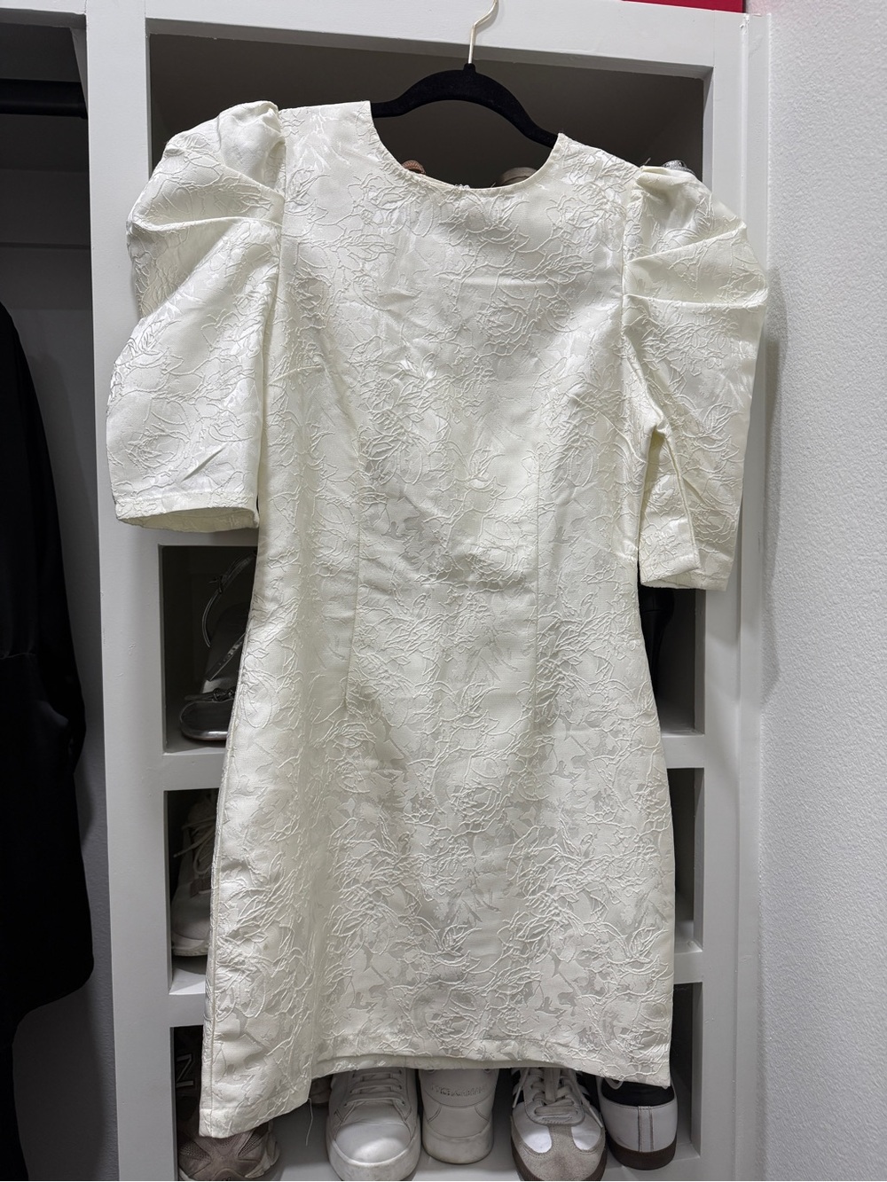Elegant White Puff-Sleeve Jacquard Dress